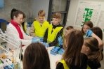 Vilniaus „Ažuolyno” Progimnazijos moksleiviai susipažino su biologiškai skaidžių valiklių gamyba